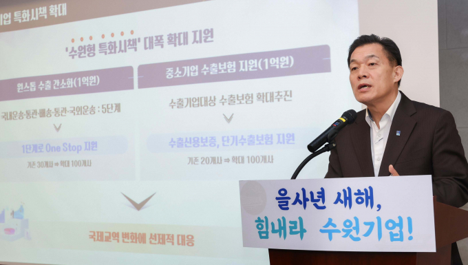 이재준 수원시장이 4일 수원시기업지원센터에서 여린 '2025년 중소기업 지원 시책 설명회'에서 "기업하기 좋은 도시 수원을 만들기 위해 매진하겠다"고 밝혔다. /사진제공=수원시