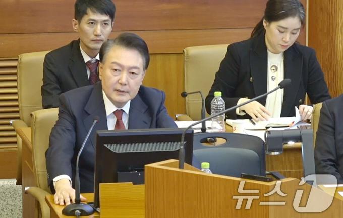윤석열 대통령이 4일 서울 종로구 헌법재판소에서 열린 본인에 대한 탄핵심판 5차 변론에 피청구인으로 출석해 발언하고 있다. (헌법재판소 제공) 2025.2.4/뉴스1