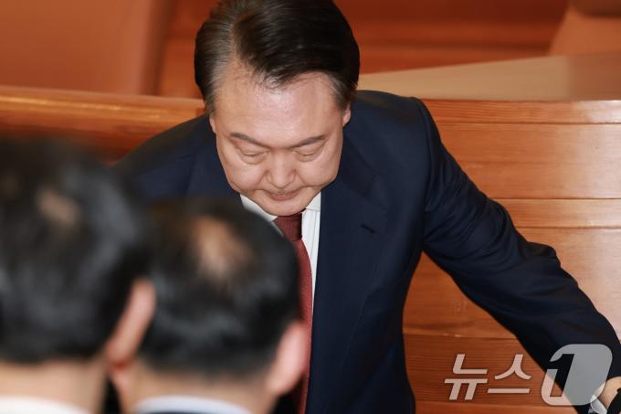 [뉴스1 PICK]내란 증언 봇물 터진 탄핵 변론…윤 대통령은 '달 그림자' 운운