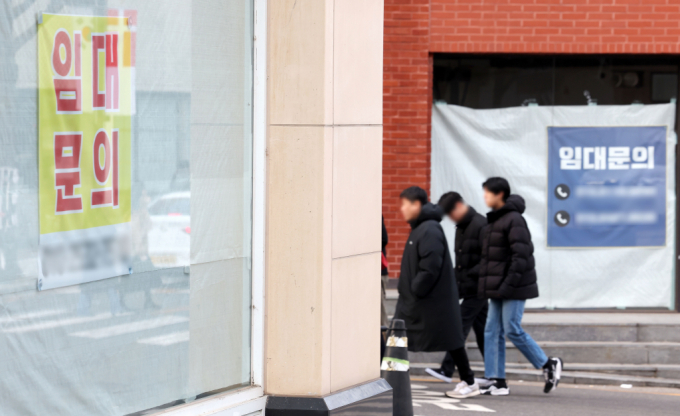 지난해 서울시 상가건물임대차분쟁조정위원회에 접수된 분쟁조정 건수가 총 195건으로 전년대비 31% 오르며 2016년 조정위원회 출범 이후 역대 최대치를 기록했다. 사진은 서울 강남구 가로수길 상가의 한 공실 상가. /사진=뉴시스