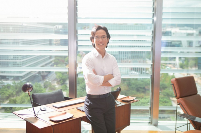 한한국앤컴퍼니가 지난해 배터리 사업의 선전에 힘입어 실적개선에 성공했다. 사진은 AGM 배터리 사업을 핵심 성장동력으로 육성하고 있는 조현범 한국앤컴퍼니 회장의 모습./사진=한국앤컴퍼니