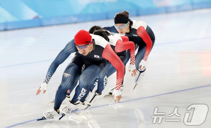 하얼빈 동계아시안게임에 출전하는 대한민국 스피드 스케이팅 대표팀이 5일 중국 헤이룽장성 하얼빈 스피드 스케이트 오벌에서 훈련하고 있다. 2025.2.5/뉴스1 ⓒ News1 이승배 기자