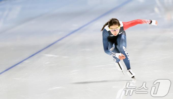 하얼빈 동계아시안게임에 출전하는 대한민국 스피드 스케이팅 김민선이 5일 중국 헤이룽장성 하얼빈 스피드 스케이트 오벌에서 훈련하고 있다. 2025.2.5/뉴스1 ⓒ News1 이승배 기자