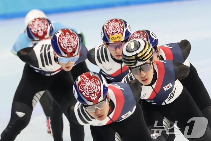 대한민국 쇼트트랙 대표팀이 5일 제9회 하얼빈 동계 아시안게임을 앞두고 중국 헤이룽장성 하얼빈 빙상훈련센터 다목적홀에서 훈련하고 있다. 2025.2.5/뉴스1 ⓒ News1 이승배 기자