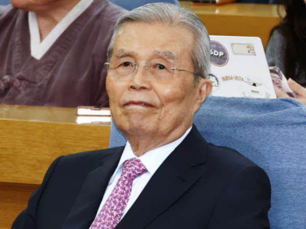 김종인 전 국민의힘 비상대책위원장이 계엄 실패는 '하나님이 도운 일'이라고 했다. 사진은 김 전 위원장이 지난해 11월12일 오후 서울 여의도 의원회관에서 트럼프 당선과 한국정치의 과제를 주제로 특별 강연을 하기 위해 자리하고 있는 모습. /사진=뉴스1