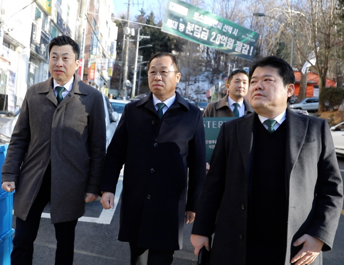 정희민 포스코이앤씨 사장이 성남 은행주공 재건축사업 수주를 위해 현장을 방문했다. /사진=포스코이앤씨