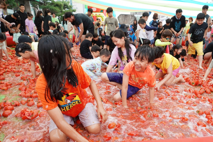 전국적으로 유명한 광주시 퇴촌 토마토축제가 올해도 풍성한 볼거리와 즐길 거리로 찾아온다. 사진은 지난해 퇴촌 토마토축제 모습. / 사진제공=경기 광주시