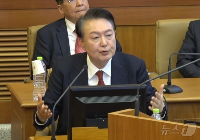 윤석열 대통령이 6일 서울 종로구 헌법재판소에서 열린 탄핵 심판 6차 변론기일에서 발언하고 있다. (헌법재판소 제공) 2025.2.6/뉴스1