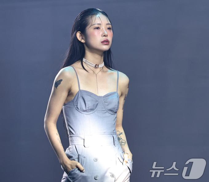 배우 고(故) 최진실의 딸이자 인플루언서로 활동중인 최준희가 10일 오후 서울 송파구 비타500아프리카콜로세움에서 열린 '뉴뉴컬렉션&콘테스트'에서 런웨이를 걷고 있다. 2024.8.10/뉴스1 ⓒ News1 구윤성 기자