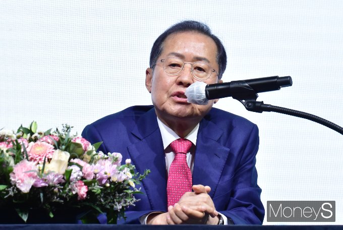홍준표 대구시장이 자신의 페이스북을 통해 윤석열 대통령의 석방을 재차 촉구했다. 사진은 홍 시장의 모습. /사진=임한별 기자