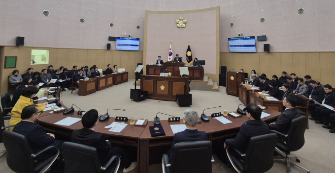 박홍복 의장이 7일 올 첫 임시회 제1차 본회의를 진행하고 있다./사진=기장군의회