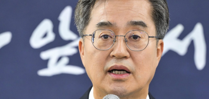김동연 경기도지사가 지난달 13일 경기 수원시 팔달구의 한 음식점에서 신년기자감담회를 하는 모습. /사진제공=뉴스1 