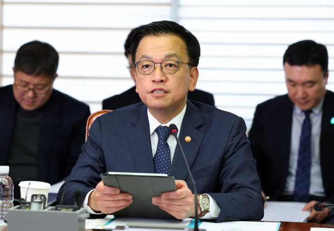 최상목 대통령 권한대행 부총리 겸 기획재정부 장관이 부산 기장군 반얀트리 공사 현장 화재 사고와 관련해 가용 인력과 장비 총동원을 지시했다. 사진은 최 권한대행이이 14일 서울 마포구 한국경영자총협회(경총)회관에서 열린 민생경제점검회의에서 발언하는 모습. /사진=뉴시스