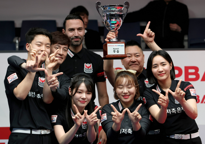 PBA 팀리그 포스트 시즌이 오는 19일 웰컴저축은행과 NH농협카드의 경기부터 시작한다. 사진은 2라운드 우승을 달성한 웰컴저축은행의 모습. /사진=프로당구협회(PBA) 제공
