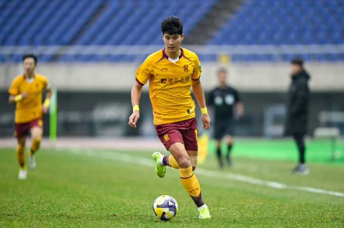 지난 2월15일 K리그 1라운드 수원FC전  광주FC 박인혁선수가 드리블을 펼치고 있다./사진=광주FC
