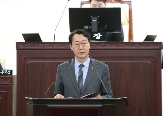 정명근 화성특례시장이 18일 열린 제239회 화성특례시의회 제1차 임시회에서 2025년 시정연설을 하고 있다. /사진제공=화성특례시