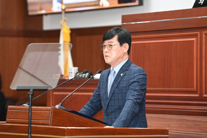 18일 김석조 의원이  제249회 임시회 제9차 본회의에서 5뷴 발언을 하고 있다 /사진제공=김천시의회