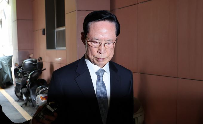 직권남용권리행사방해 혐의로 기소된 송영무 전 국방부 장관에 대한 1심 판단이 오늘 나온다. 사진은 지난해 5월10일 서울서부지방법원에서 열린 첫 공판을 마친 후 법정을 나서고 있는 송영무 전 국방 장관 모습. /사진=뉴스1