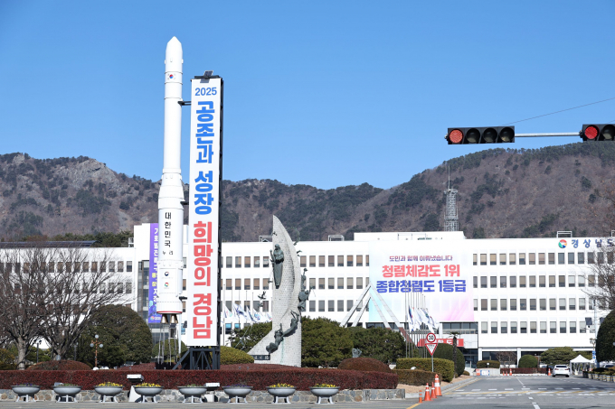 경남도는 어린이 통학버스에 사각지대 사물, 인체를 감지해 사고를 예방하는 AI카메라가 탑재된 충돌예방장치 설치비를 지원한다. /사진=경남도
