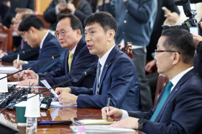 이복현 금융감독원장이 19일 오전 서울 중구 은행회관에서 열린 '금융감독원장-은행장 간담회'에서 모두발언을 하고 있다./사진=뉴스1