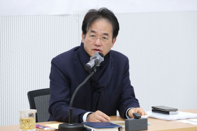 이동환 고양특례시장은 19일 백석별관 20층에서 간부회의를 개최하고 실국별 주요 현안사항을 점검하고 있다. /사진제공=고양특례시