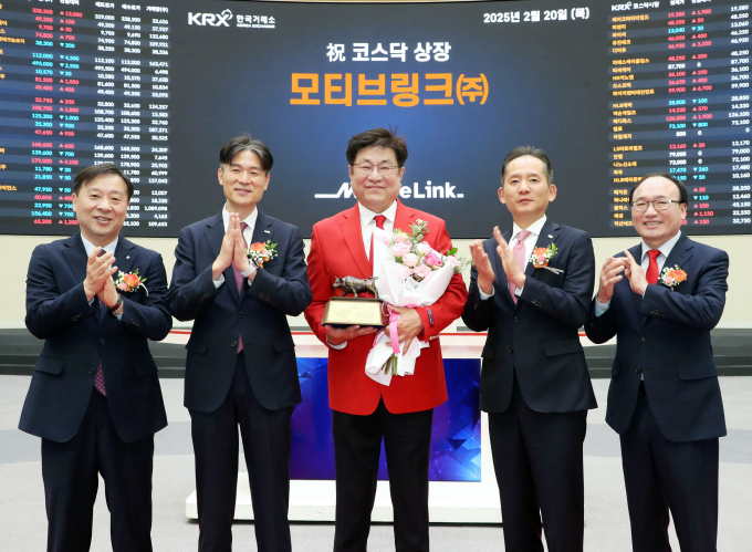 한국거래소 코스닥시장본부는 서울사옥 홍보관에서 자동차용 변압기 및 변압기소자 등 전자부품을 제조.판매하는 모티브링크의 코스닥시장 상장기념식을 개최했다./사진=한국거래소   