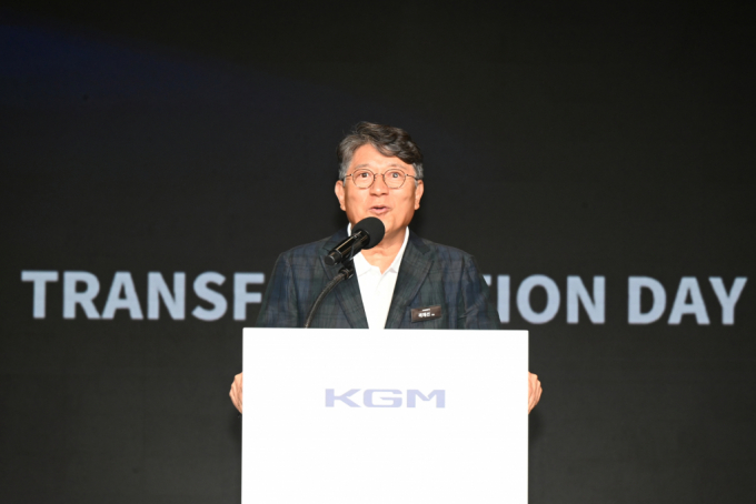 국내 자동차 제조업체 KG모빌리티가 오는 3월 러시아 시장에 재진출할 예정이다.곽재선 KG모빌리티 회장이 20일 경기 평택 KG 모빌리티 본사 디자인센터에서 열린 브랜드 전략 발표 및 중형 SUV '액티언' 출시 행사에서 인사말을 하고 있다. 