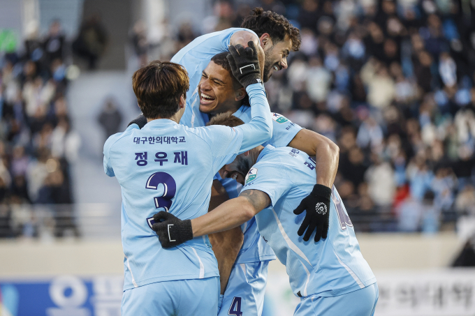 2라운드를 마친 대구FC가 K리그1 단독 선두에 올라섰다. 사진은 지난 22일 오후 대구iM뱅크PARK에서 열린 '하나은행 K리그1 2025' 대구FC와 수원FC의 2라운드 경기에서 득점에 성공한 카이오가 기뻐하는 모습. /사진=대구FC 제공