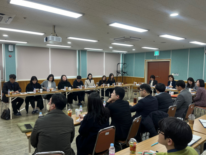 경남도는 지난 20일 경남아동보호전문기관 간담회를 열고 아동 보호 강화대책을 의논했다./사진=경남도