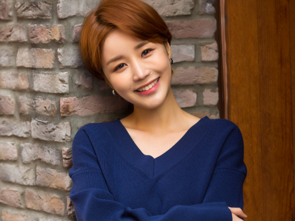 배우 윤진이가 둘째 딸을 품에 안았다. 사진은 2019년 3월19일 촬영된 윤진이의 모습. /사진=머니투데이(HB엔터테인먼트)