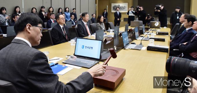 [머니S픽] 기준금리 0.25% 인하… 2년여만에 '2%대 시대'
