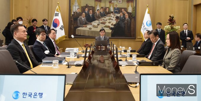 [머니S픽] 기준금리 0.25% 인하… 2년여만에 '2%대 시대'