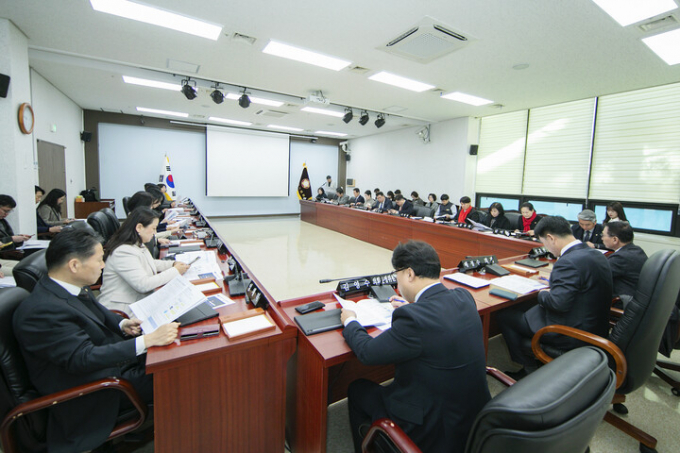 지난 18일 열린 화성특례시의회 의원 간담회. /사진제공=용인특례시의회