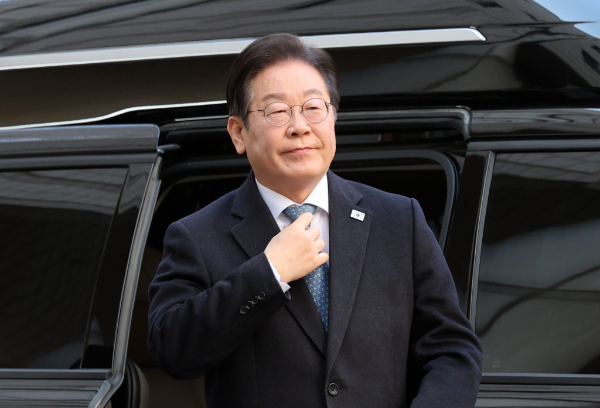 이재명 더불어민주당 대표가 공직선거법 위반 혐의 2심 결심공판에 출석했다. 사진은 이재명 더불어민주당 대표가 공식선거법 위반 혐의 2심 결심공판에 출석하는 모습. /사진=뉴시스