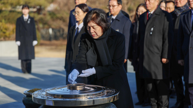 국가보훈부와 동작구가 성공적인 '서울현충원 재창조 사업' 추진을 위해 상호 협력에 나선다. 사진은 지난 1월 2일 새해를 맞아  강정애 국가보훈부 장관이 서울 동작구 국립서울현충원을 참배하는 모습. /사진=뉴시스(국가보훈부 제공) 