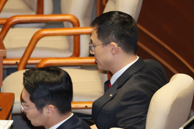 김상욱 국민의힘 의원이 명태균 특검법에 찬성한 이유를 밝혔다. 사진은 27일 서울 여의도 국회에서 열린 명태균 특검법 표결에 참석한 김상욱 국민의힘 의원의 모습. /사진=뉴시스