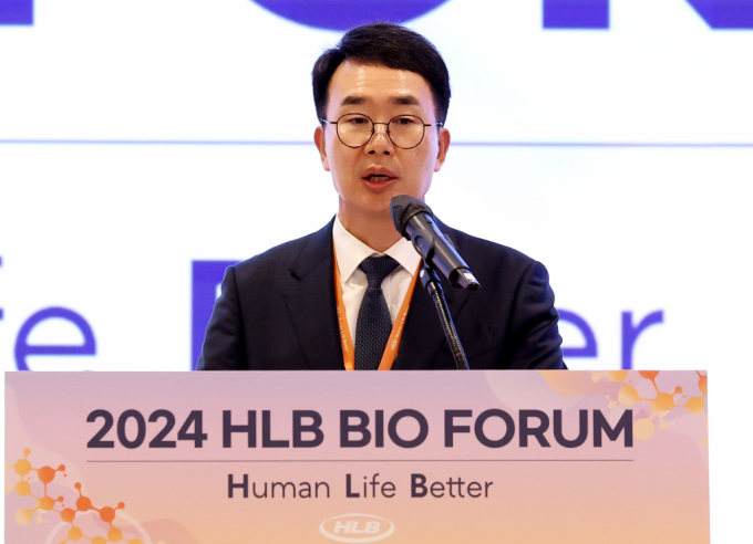 진양곤 HLB그룹 회장의 HLB 주식평가액이 주목된다. 사진은 지난해 5월 'HLB 바이오포럼'에 참석한 진 회장. /사진=뉴시스