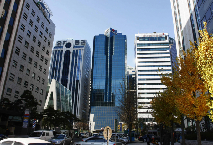 증권사 캡티브 영업으로 회사채 시장 교란이 벌어진다는 지적에 증권가들이 반론을 제기한다. 사진은 여의도 증권가. /사진=머니투데이