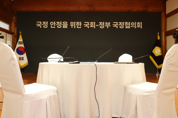 민생 현안 논의를 위해 추진됐던 여·야·정 국정협의회가 개최 10분을 앞두고 불발됐다. 사진은 28일 오후 서울 여의도 국회에서 개최 예정이었던 '국정 안정을 위한 국회-정부 국정협의회'가 더불어민주당의 참석 보류로 취소된 모습. /사진=뉴스1