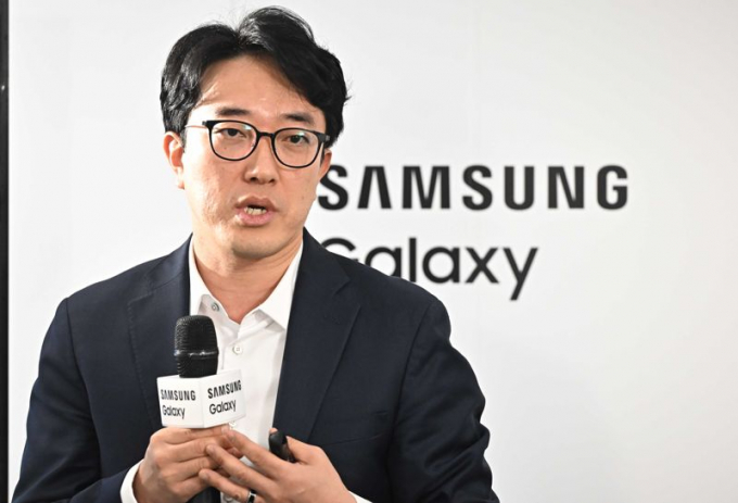 갤럭시 스마트폰 개발의 핵심 인물로 평가받는 최원준 삼성전자 모바일경험(MX)사업부 개발실장(부사장)이 사장으로 승진했다. 사진은 삼성전자 MX사업부 개발실장 최원준 부사장이 2022년 3월27일(현지시간) 스페인 바르셀로나 피라 그란비아에서 열린 MWC 2023에서 미디어 브리핑을 진행하고 있는 모습. /사진=삼성전자 제공 