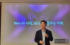 홍범식 LG유플러스 사장이 지난 4일(현지시각) 스페인 바르셀로나 현지에서 열린 MWC2025 기자간담회에서 자사의 청사진을 밝히고 있다. /사진=양진원 기자 
