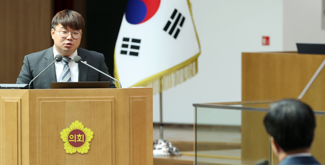 유호준 경기도의원 의원이 본회의에서 질의 하는 모습. /사진제공=경기도의회.