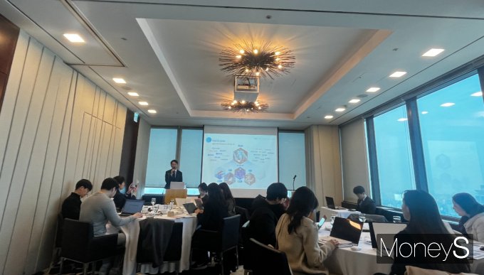 기업공개(IPO)로 코스닥 상장을 추진하는 더즌이 기관 수요예측을 마무리한다. 사진은 7일 더즌 기업 설명회. /사진=안효건 기자