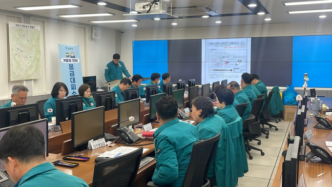  포천시가 매일 오전 8시, 오후 6시 재난안전대책본부 추진상황 보고회를 운영하고 있다. 사진은 지난 재난안전대책본부 가동 동모습. / 사진제공=포천시