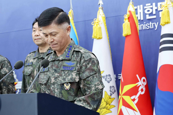 공군이 지난 6일 지난 6일 경기 포천 승진과학화훈련장 일대에서 발생한 전투기 오폭사고 조사결과 브리핑에서 사죄했다. 사진은 이영수 공군참모총장이 10일 서울 용산구 국방부에서 포천 전투기 오폭 사고 관련 브리핑을 하는 모습. /사진=뉴스1