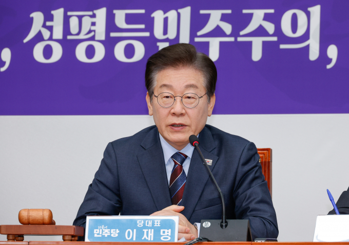 더불어민주당이 상속세법 개정안을 신속처리안건(패스트트랙) 지정에서 제외하겠다며 조만간 본회의에서 추진할 예정이라고 전했다. 사진은 이재명 민주당 대표가 지난 7일 서울 여의도 국회에서 열린 최고위원회의에 참석해 발언하는 모습. /사진=뉴스1