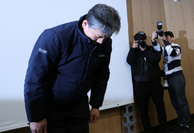 현대엔지니어링이 최근 연이은 중대재해 발생으로 전국 80여개 건설 현장의 공사를 전면 중단했다. 사진은 주우정 현대엔지니어링 대표이사가 지난달 28일 서울 종로구 본사에서 고속도로 교각 붕괴 사고와 관련해 사과하는 모습. /사진=뉴스1