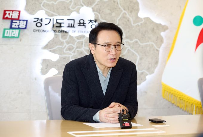 경기도교육청(교육감 임태희)이 교사의 연구역량과 교육 전문성 강화를 위해 석사 학위 과정 교사 100명을 선발해 등록금을 지원한다. 사진은 임태희 경기도교육감. /사진제공=경기도교육청 