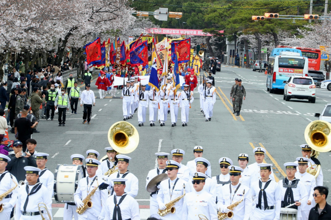 지난해 진해군항제 승전행차와 호국퍼레이드 모습./사진=창원시