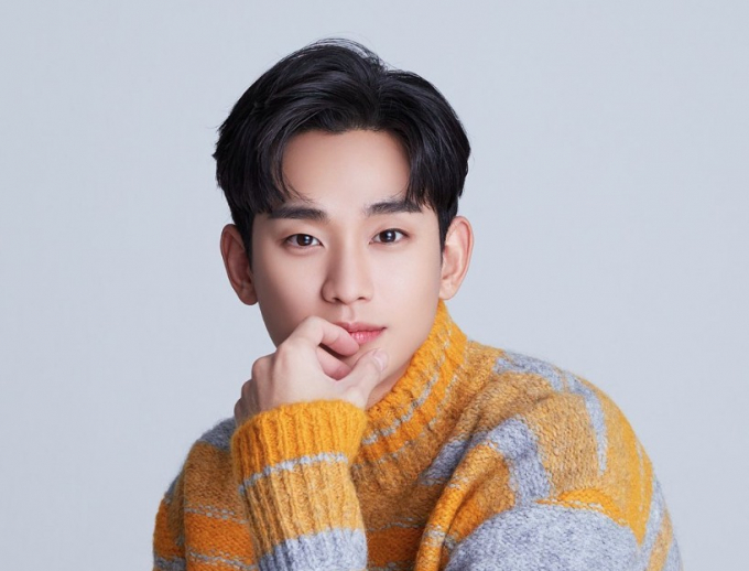 배우 김수현을 모델로 기용한 브랜드들이 상황을 예의주시하고 있는 가운데 그를 모델로 둔 일부 브랜드가 조용히 광고를 내려 눈길을 끈다. /사진=김수현 인스타그램